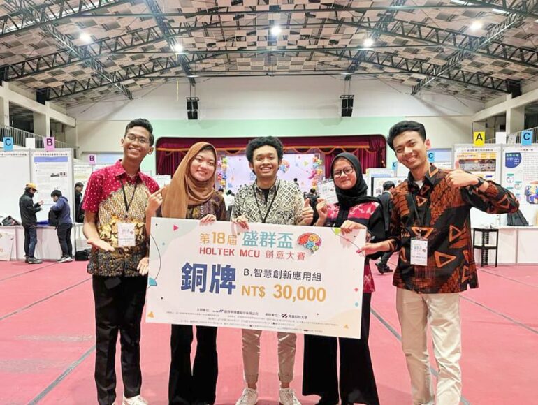Mahasiswa RPL Polbeng Raih Prestasi pada Kompetisi Kreatif MCU Holtek Cup Holtek ke-18